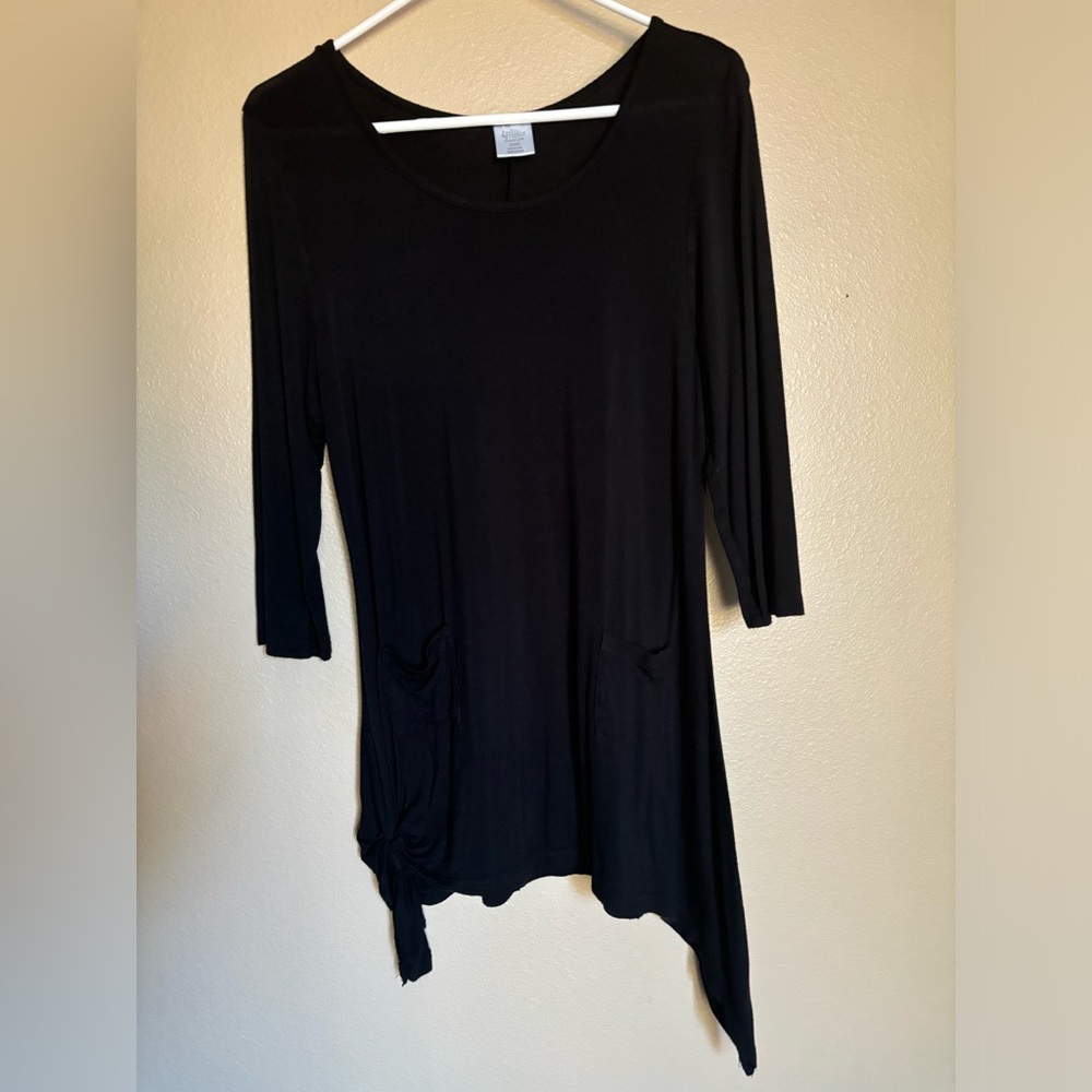 HELLO MELLO LOUNGE LUXE Women’s Sleepwear Shirt, with‎ 2 small pockets. Size M.
